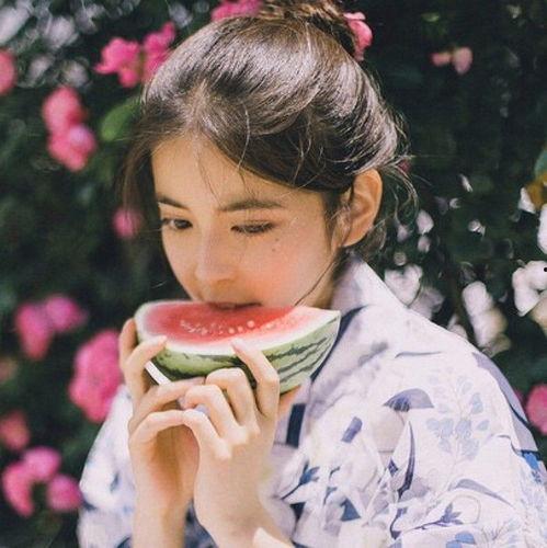 网红吃瓜头像女生可爱