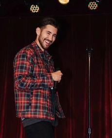 吃瓜网红男博主视频