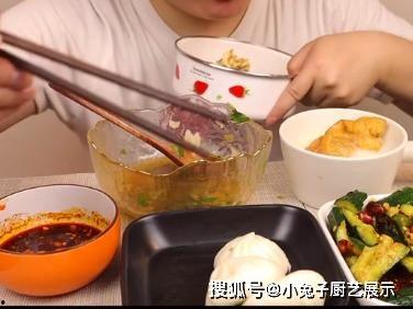 吃瓜网红黑网爆料视频甜水面,甜水面背后的惊人真相，吃瓜群众惊呆了！