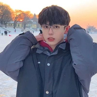 网红吃瓜头像男生霸气高冷