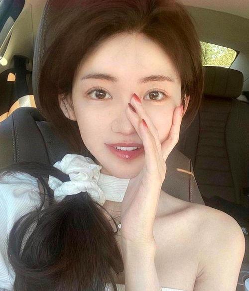 网红吃瓜三男一女是谁啊,揭秘神秘组合背后的故事