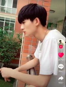 抖音网红吃瓜男的叫啥,揭秘抖音网红“吃瓜男”的真名之谜