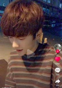 抖音网红吃瓜男的叫啥,揭秘抖音网红“吃瓜男”的真名之谜