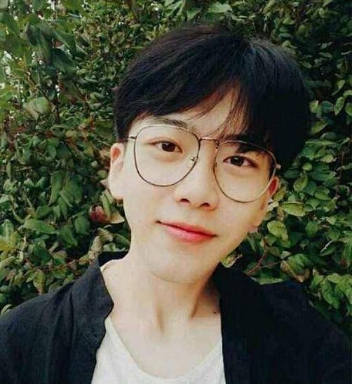 抖音网红吃瓜男的叫啥,揭秘抖音网红“吃瓜男”的真名之谜