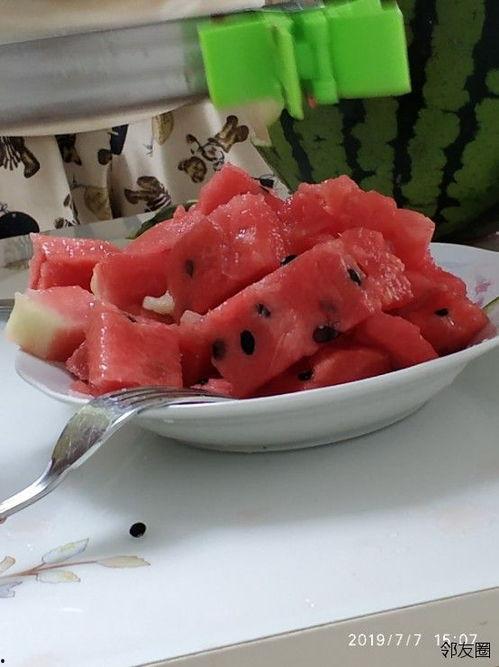 茂名网红黑妹吃瓜,揭秘网络热点背后的真相