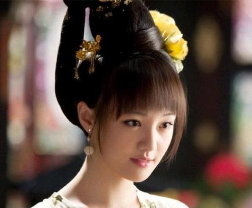 穿古装的吃瓜网红女生,带你领略古风美食魅力