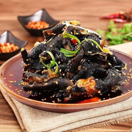 网红小姐姐吃麻辣八瓜鱼